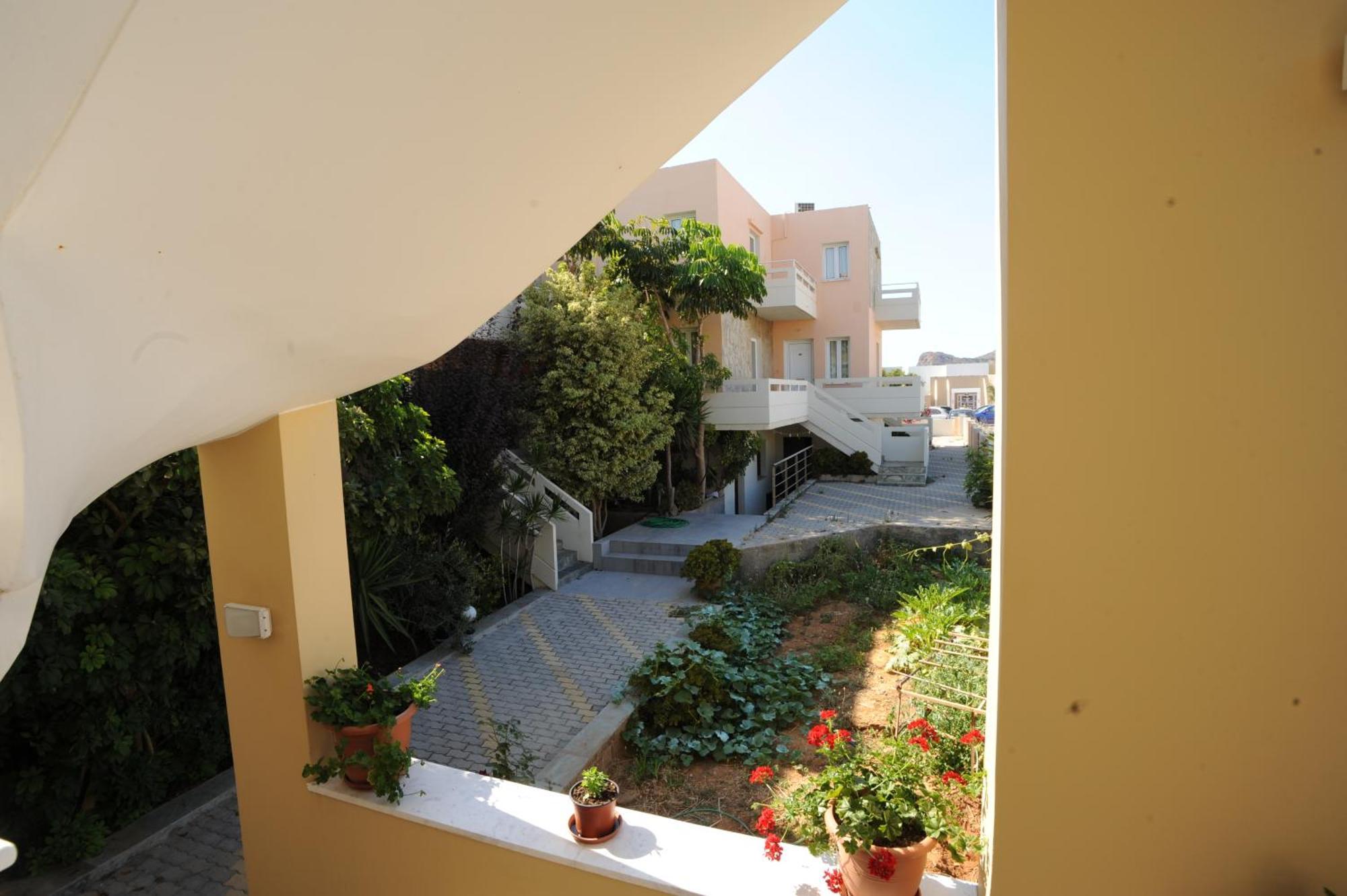 Agia Marina Georginaアパートホテル エクステリア 写真