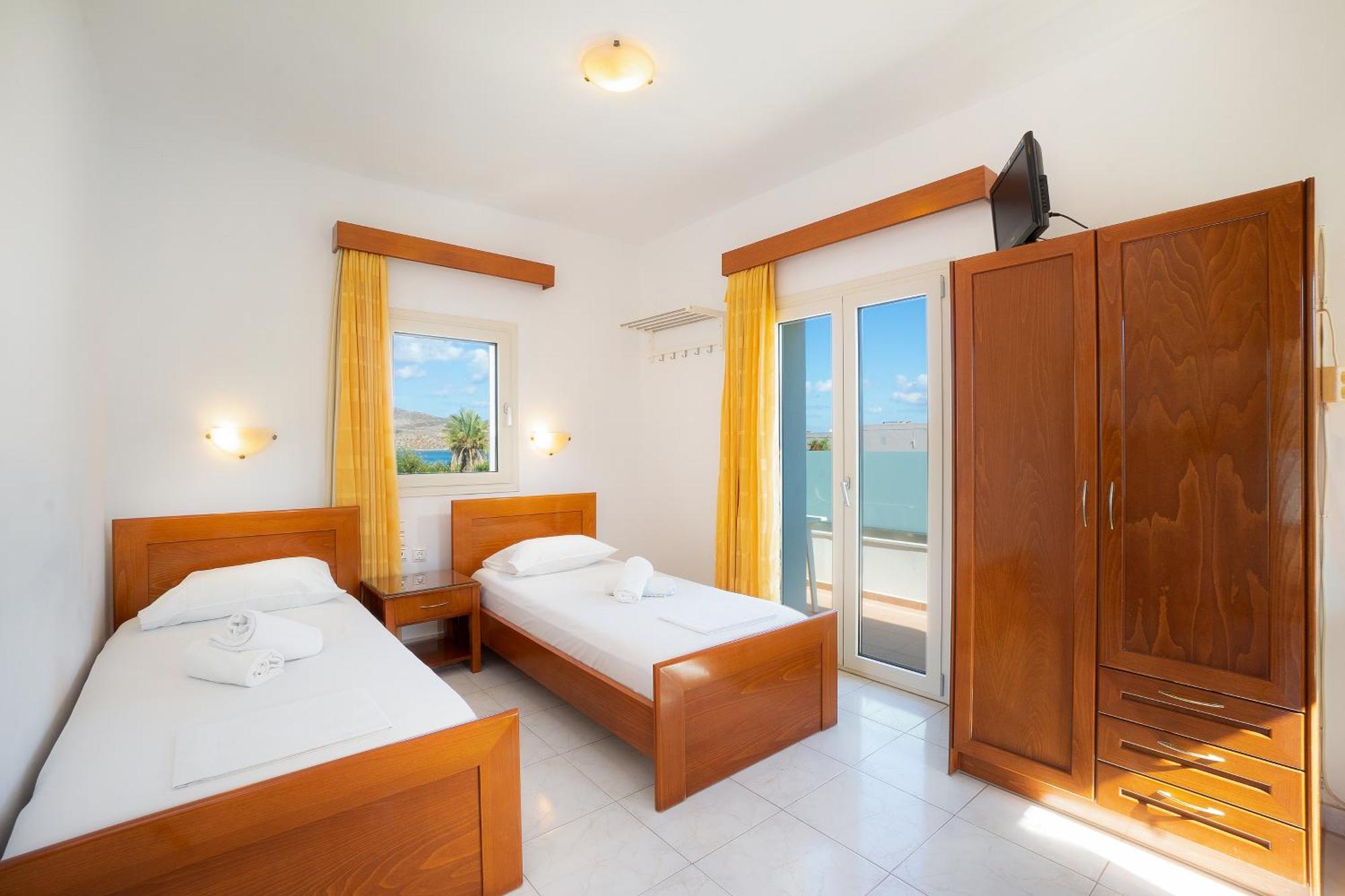 Agia Marina Georginaアパートホテル エクステリア 写真