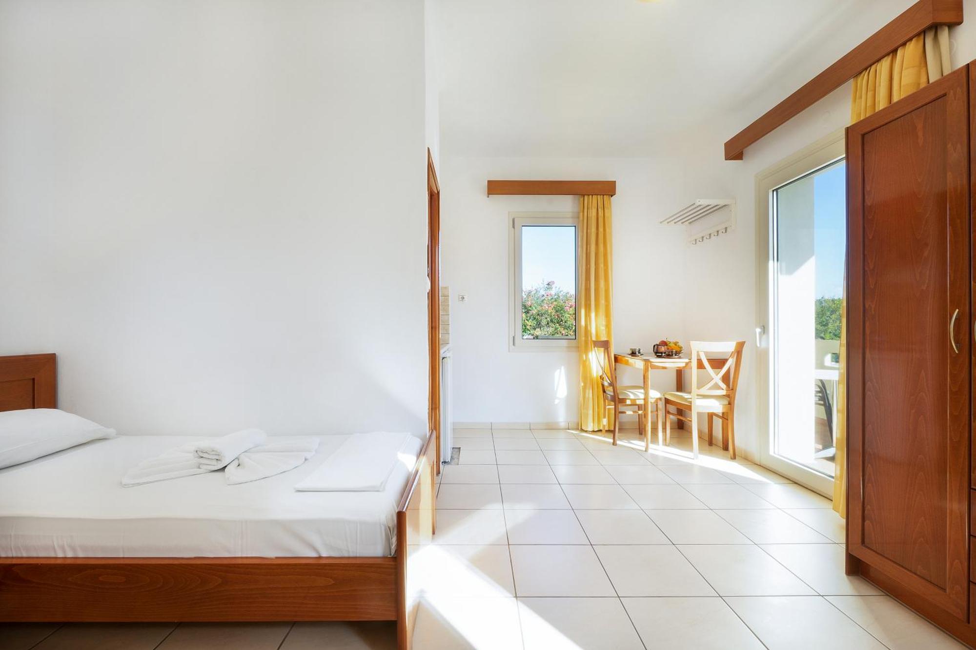Agia Marina Georginaアパートホテル エクステリア 写真