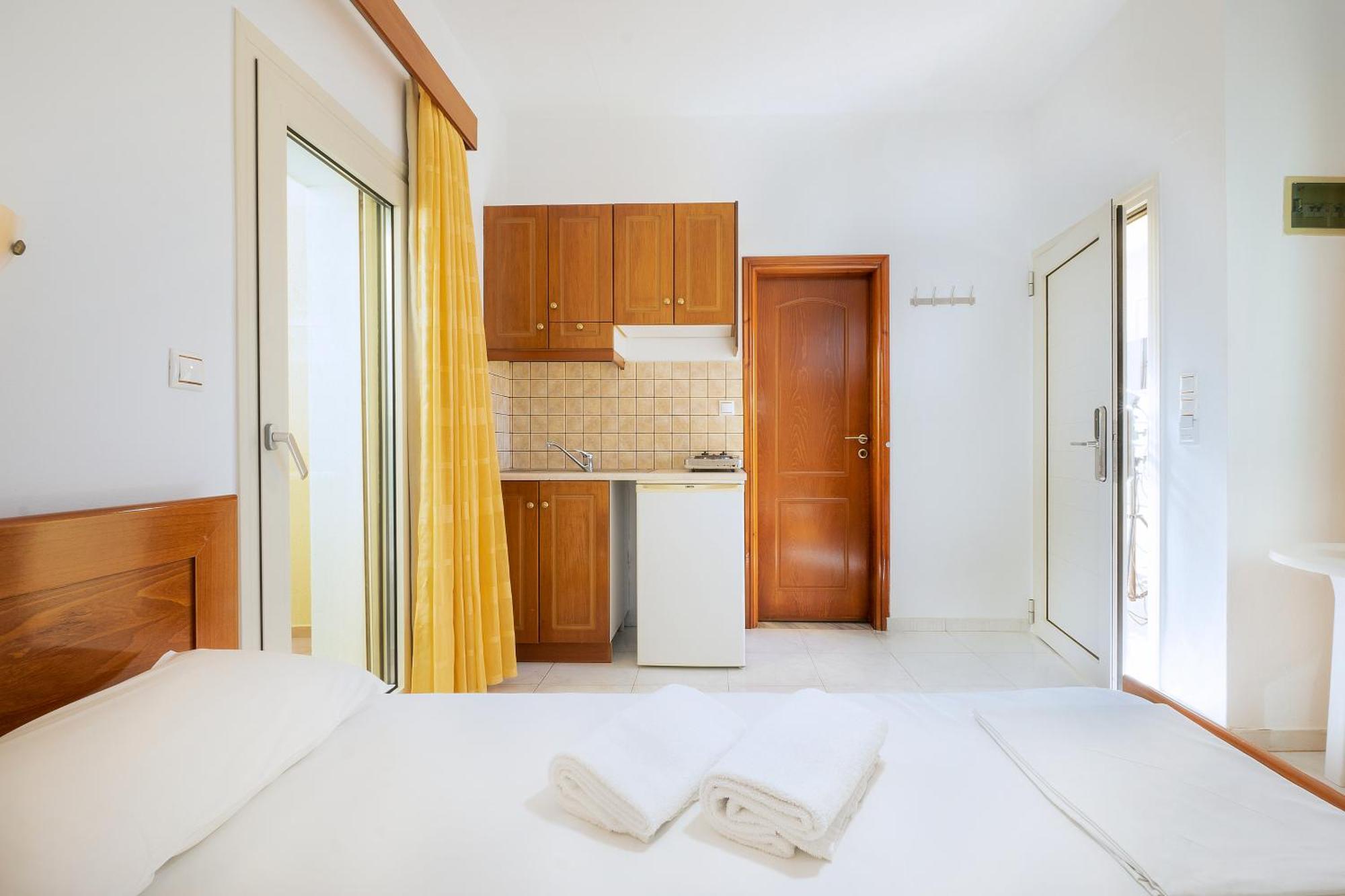 Agia Marina Georginaアパートホテル エクステリア 写真