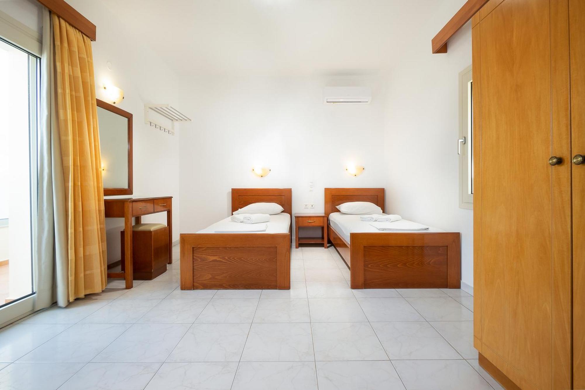 Agia Marina Georginaアパートホテル エクステリア 写真