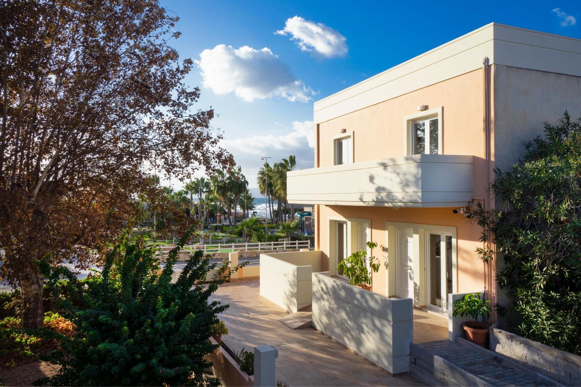 Agia Marina Georginaアパートホテル エクステリア 写真
