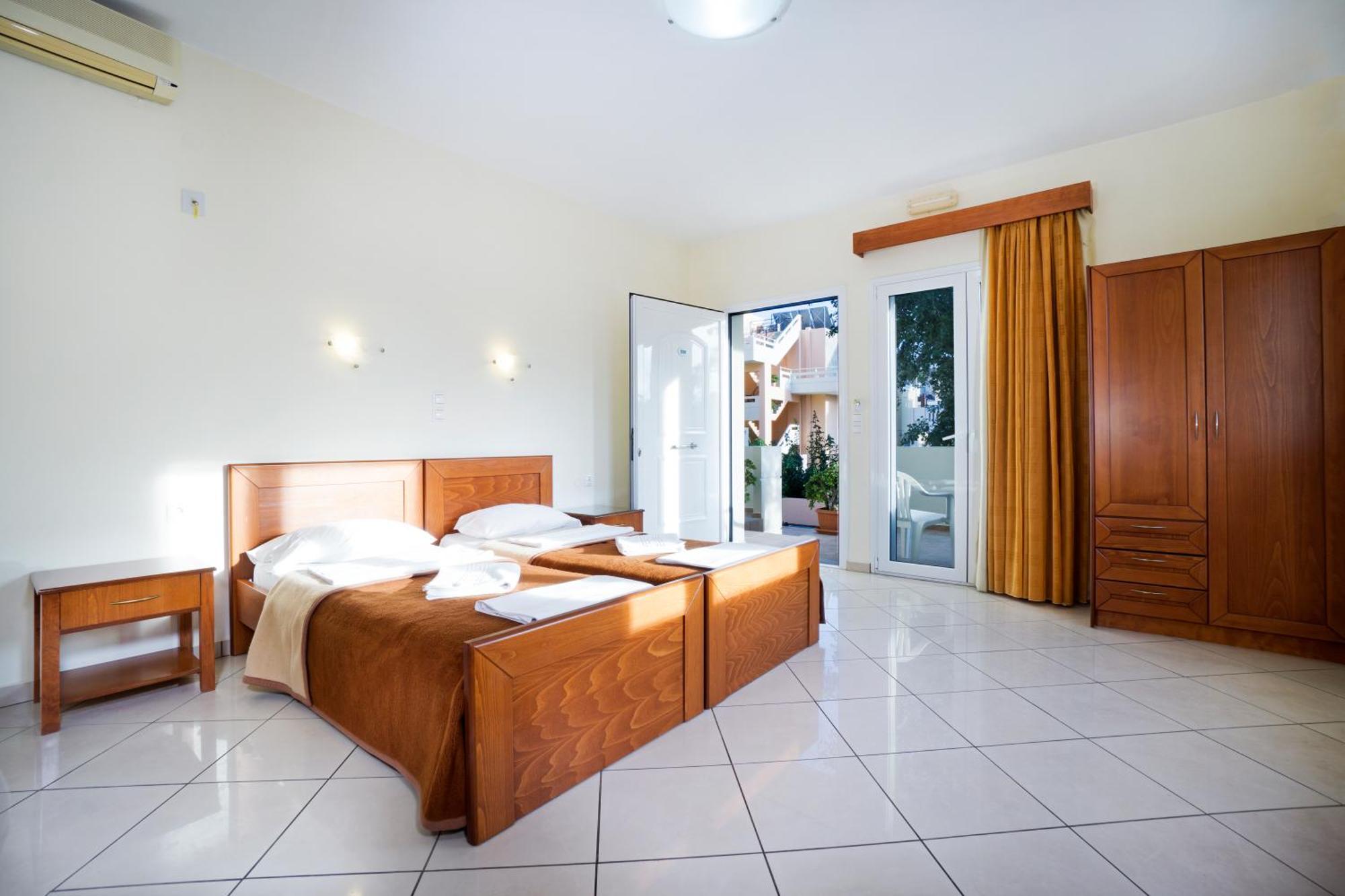 Agia Marina Georginaアパートホテル エクステリア 写真